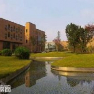 8.1米高框架独栋 办公生产一体 厂