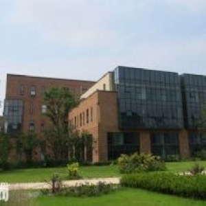 两江新区标准园区，两层半框架独栋，底楼围合花园，送露台，面积