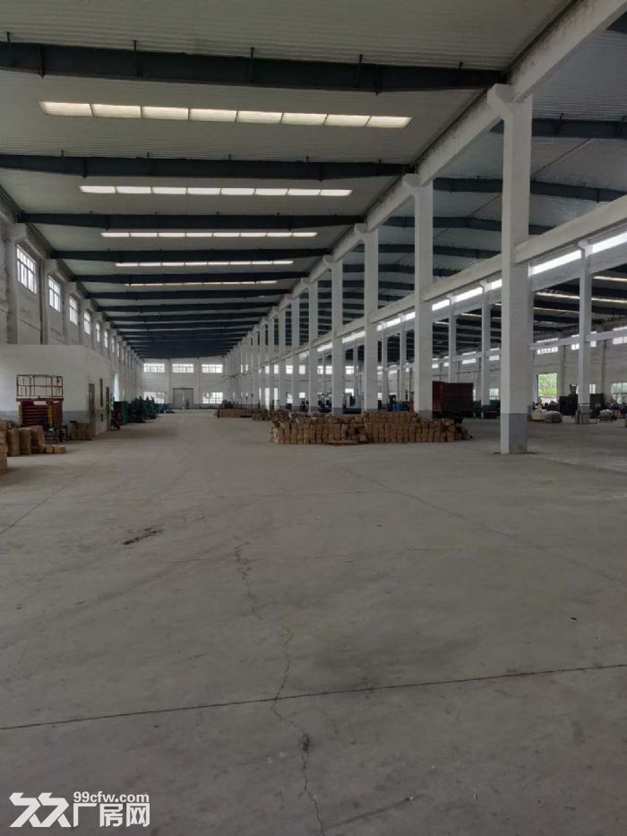 铜梁 工业园 5500平米 标准厂房出租 新修 形象好
