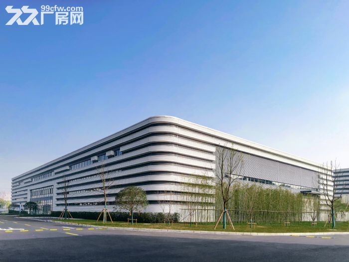 空高11米，带办公室，拖挂车可进 单层钢结构厂房