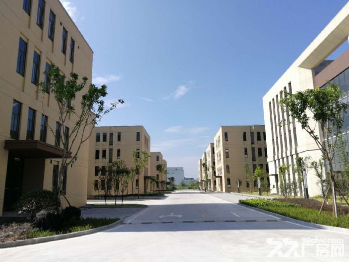 双福厂房出租、出售《高速旁！大产权！通轻轨》
