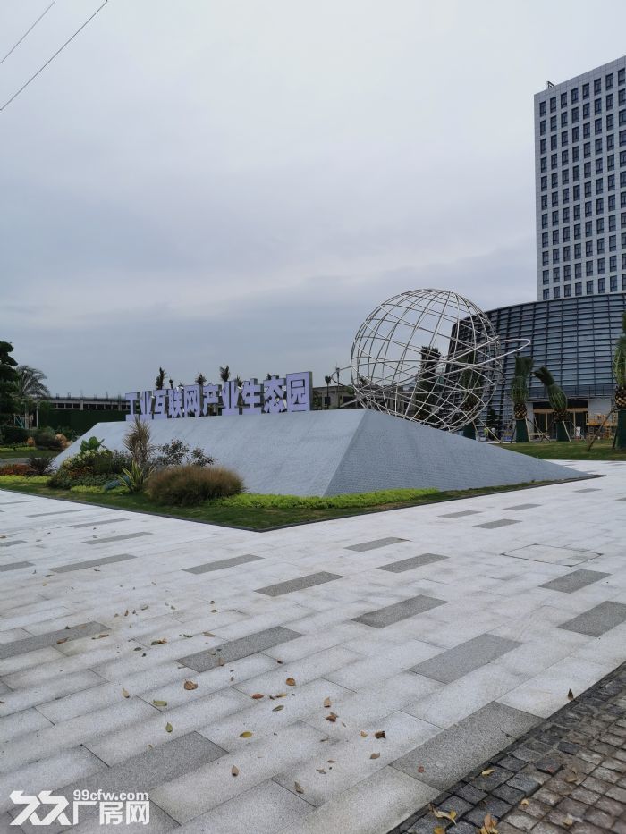 重庆向家岗轻轨站旁纯写字楼出租，195−1500平，一手资源。